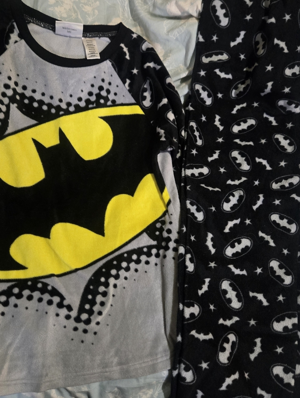 Batgirl Women's Pajama Set - Picture 2 of 5